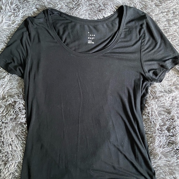 Black scoop neck T-shirt, barely worn - Picture 1 of 2